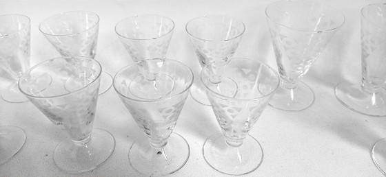 Image 1 of Set van 7 waterglazen + 8 wijnglazen uit de jaren 50