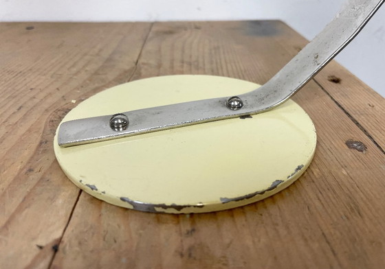 Image 1 of Beige industriële tafellamp van Metal Mot, jaren 60