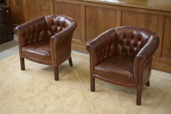 Image 1 of Een paar met leer beklede clubstoelen