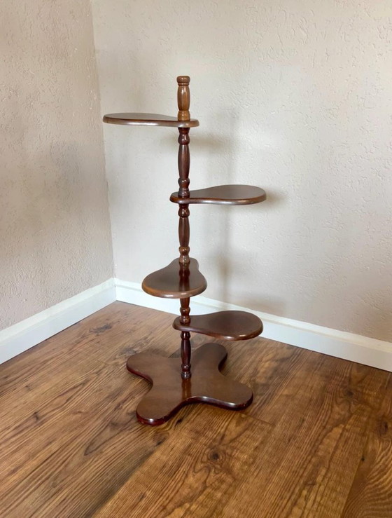 Image 1 of Mid Century Porte-fleurs en noyer, fabriqué à la main en Allemagne dans les années 1960 bon état vintage, tabouret pour fleurs