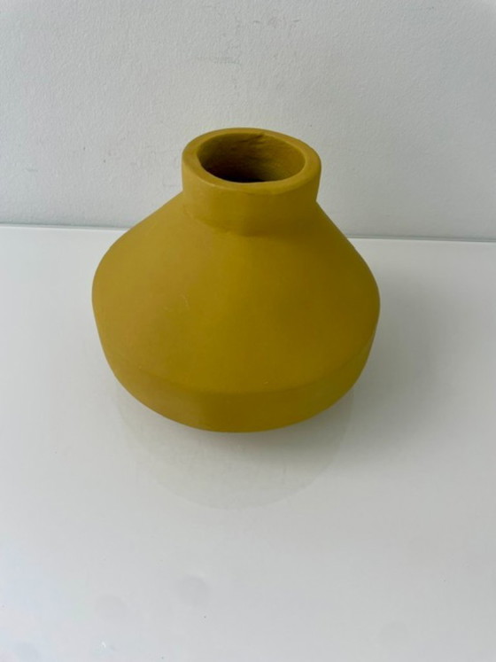 Image 1 of Vaso in ceramica fatto a mano color giallo senape, Atelier OT