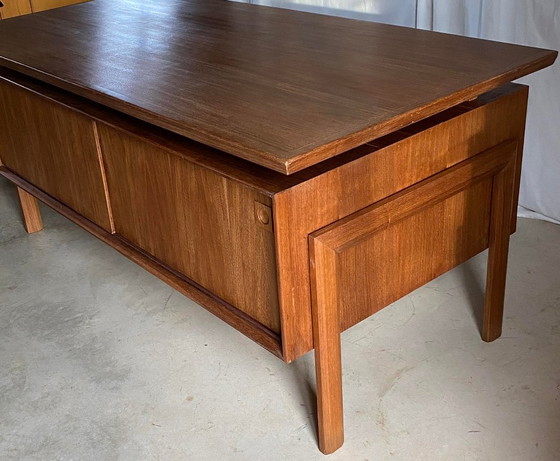 Vintage teakhouten Bureau (photo 8 of 10)