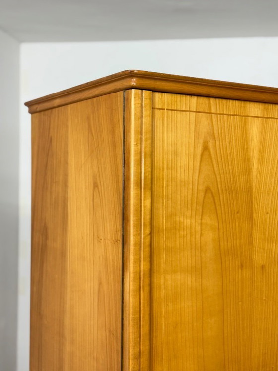 Image 1 of Vintage kledingkast, grote houten kast, linnenkast