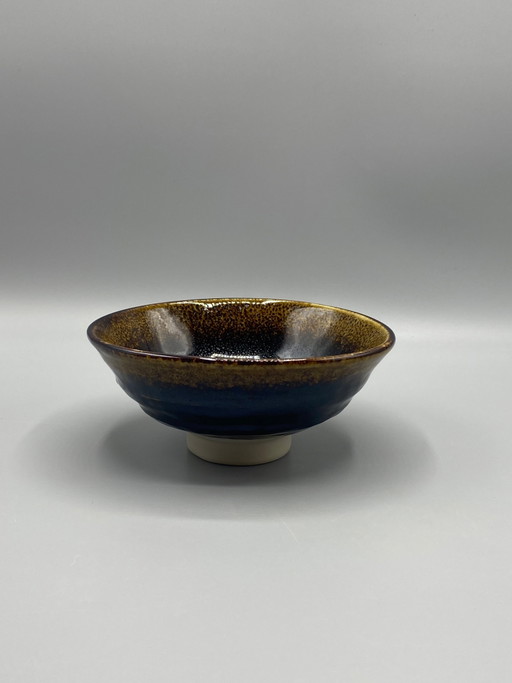 Tazza da tè in gres smaltato – Stile Chawan, smalto marrone scuro – XX secolo – servies