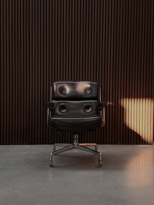 Herman Miller Eames Lobby Chair ES 104 - Premium leer F Chocolade