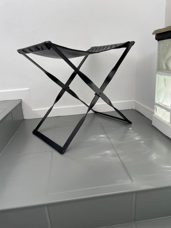 Image 1 of Tabouret haut pliant / taburette en métal et cuir tressé