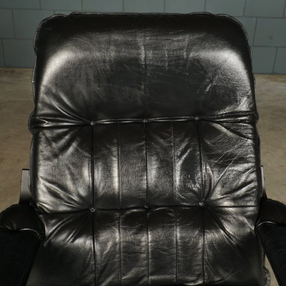 Image 1 of Vintage Unico draaifauteuil met hocker – jaren 70