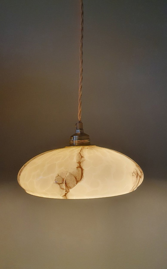 Image 1 of Ensemble de 2 lampes suspendues vintage en opaline marbrée