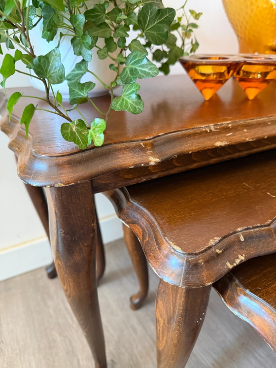 Set di 3 tavolini a incastro stile Queen Anne – Wood, Vintage (photo 4 of 6)