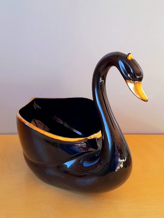 Image 1 of Vaso da fiori in terracotta a forma di cigno del 1960