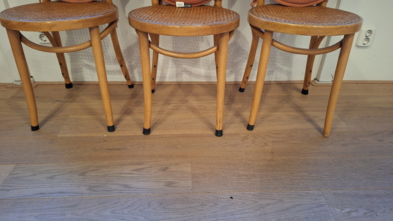 Image 1 of 3 chaises vintage en osier de style Thonet avec coussins amovibles