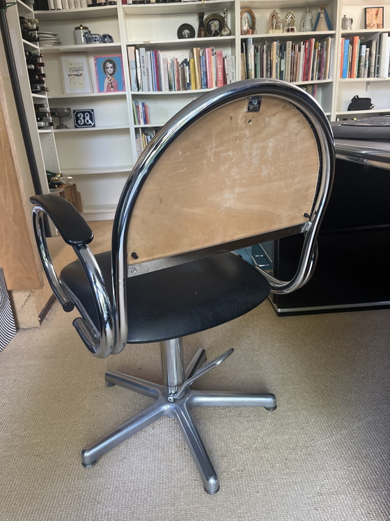 Image 1 of Leather office chair/old hairdressing training