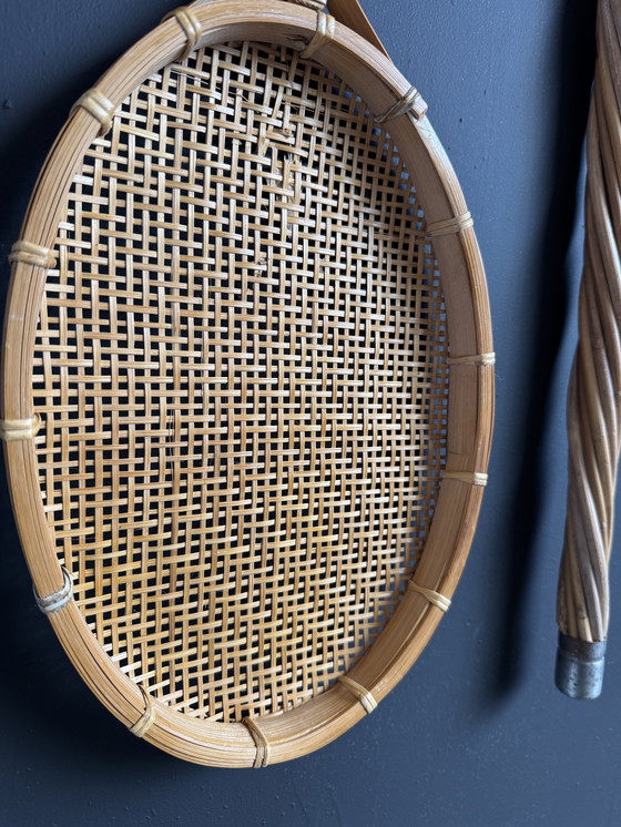 Image 1 of Batteurs à tapis osier rotin anciens 