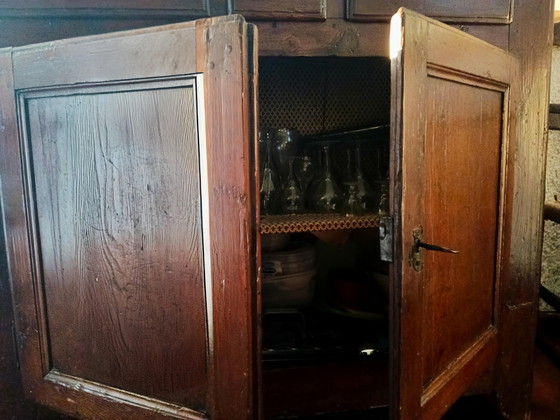Buffet bas Madia du 19e siècle en Noyer Massif avec 3 Tiroirs et Compartiment 2 Portes – Metal, Paper (photo 2 of 6)