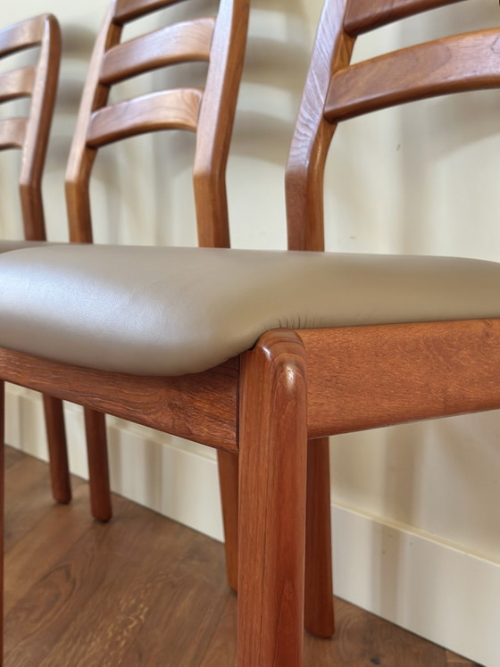 Image 1 of Set 4 vintage deens design stoelen DYRLUND jaren 50/60/70