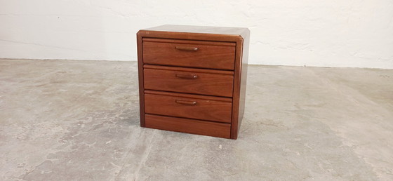 Image 1 of Comodino con cassettiera in legno Hülsta