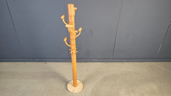 Image 1 of Perchero antiguo de travertino y madera de fresno, de Ettore Sottsass, década de 1980.