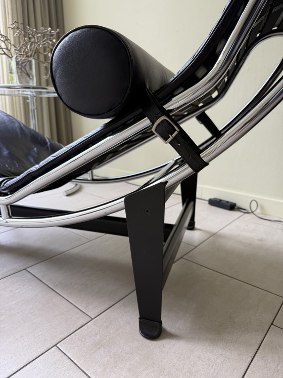 Le Corbusier LC4 Stile Chaise longue + Tavolino Eileen Gray Stile ClassiCon – Glass, Leather (photo 3 of 10)