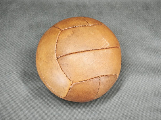 Image 1 of Set di due palline medicinali vintage in pelle, Cecoslovacchia anni '50