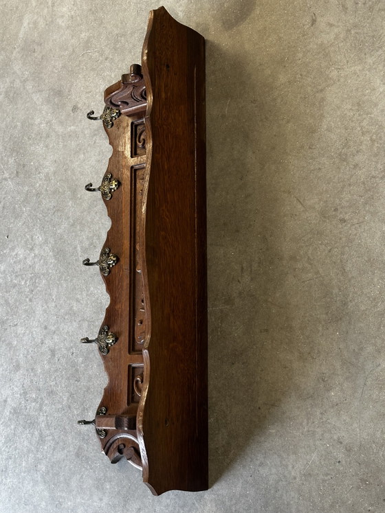 Image 1 of Perchero antiguo de pared en roble tallado – Holandés – 5 ganchos