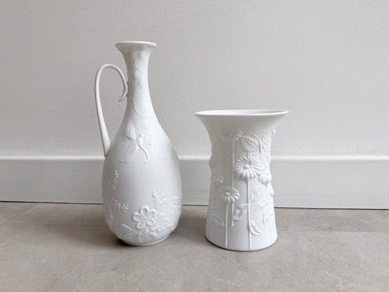 2x Vintage White Biscuit Porcelain AK Kaiser Vases - M. Frey (photo 2 of 8)