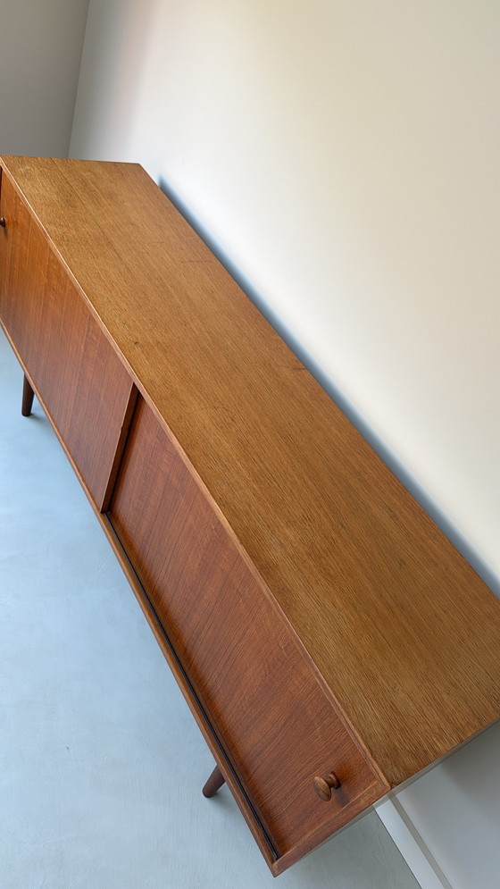 Image 1 of Buffet vintage en bois avec portes coulissantes