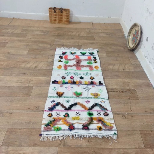 Mehrfarbiger Azilal-Teppich – getuftete Berbermuster / Mehrfarbiger Azilal-Teppich (142×68 cm)