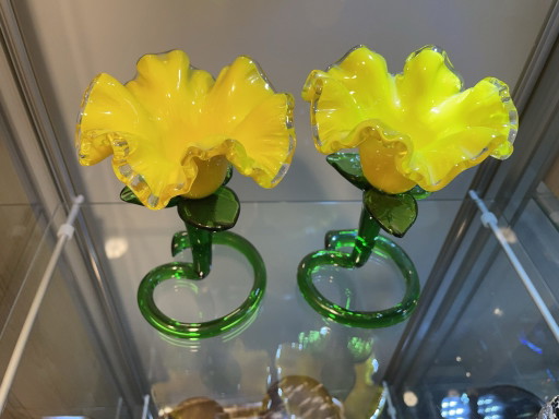 Paar gelb-grüne Glasblumen-Kerzenhalter im Murano-Stil