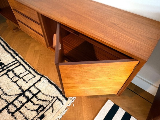 Image 1 of Bellissima ed elegante credenza vintage in teak degli anni '60