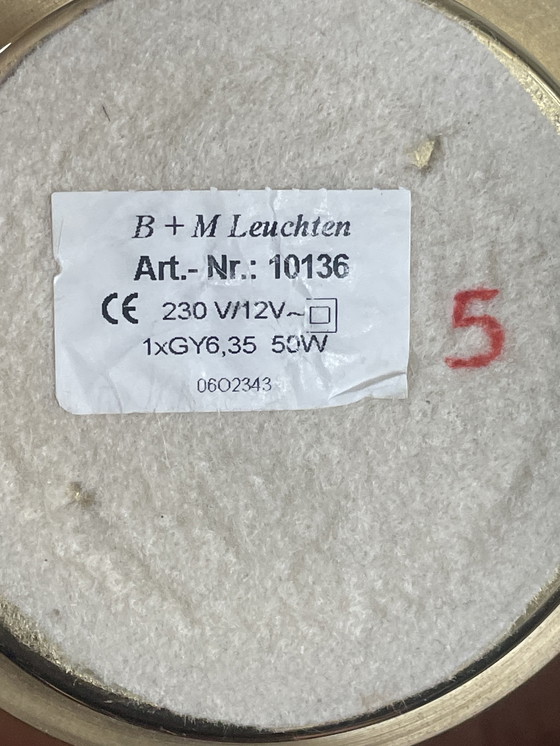 Image 1 of B+M Leuchten  Tafellamp  mat/gepolijst messing mat wit gevlamd glas  Jaren 90