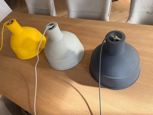 Muuto Unfold grigio, giallo e grigio chiaro.
