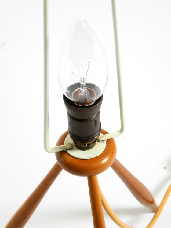 Image 1 of Sehr seltene, wunderschöne Mid-Century-Modern-Tischleuchte „Tripod Cocoon“.