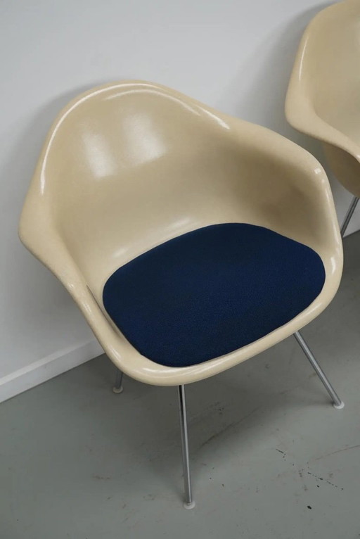Set aus drei pergamentfarbenen DAX-Sesseln aus Fiberglas, Eames für Herman Miller / Vitra
