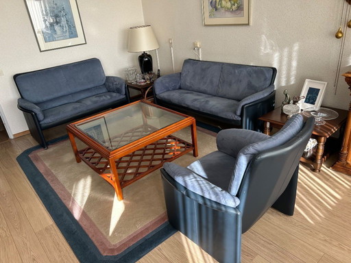 Leolux Bora Bora 3-2,5-1 Zits bank/fauteuil uitgevoerd in leer/alcantara blauw.