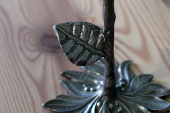 Image 1 of Candelabro de peltre con diseño floral, 1970