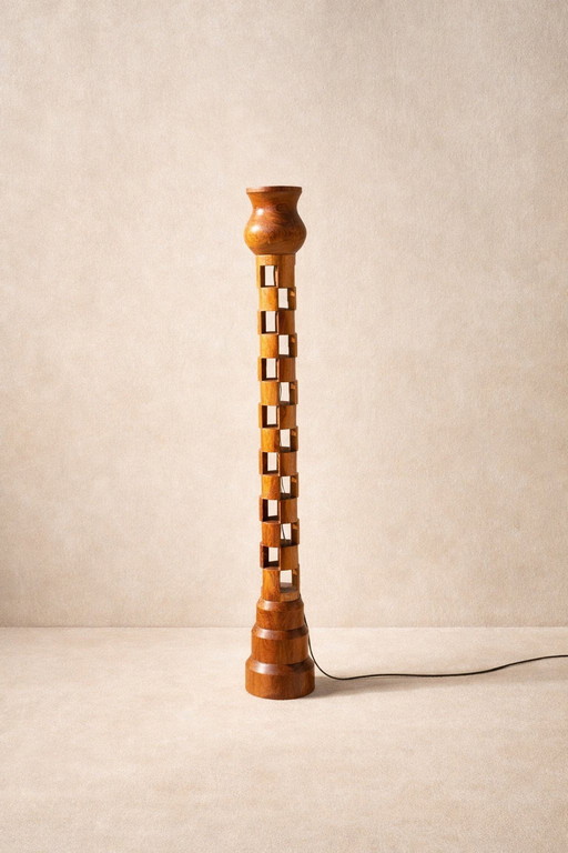 Lámpara escultural de gran tamaño en madera – Estilo brutalista