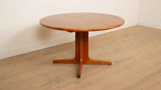 Image 1 of Vintage round dining table | extendable | teak | 121- 173 cm