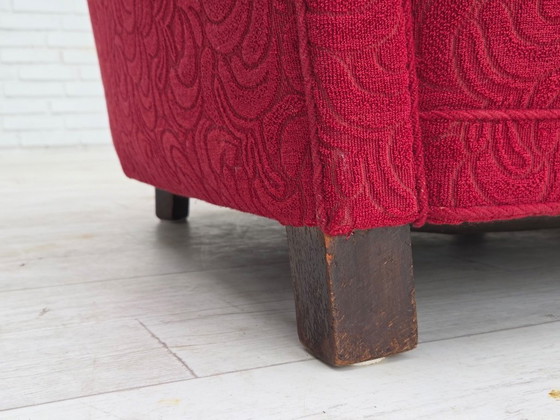 Image 1 of Poltrona relax danese, anni '50, tessuto rosso, gambe in legno di frassino.