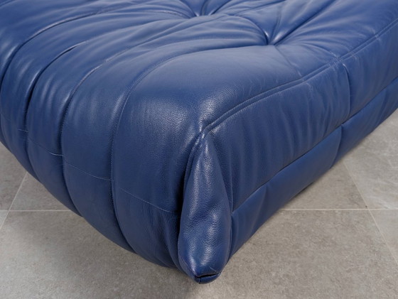 Image 1 of Michel Ducaroy Ligne Roset Blauw Leer Togo Ottomaanse Frankrijk jaren 80