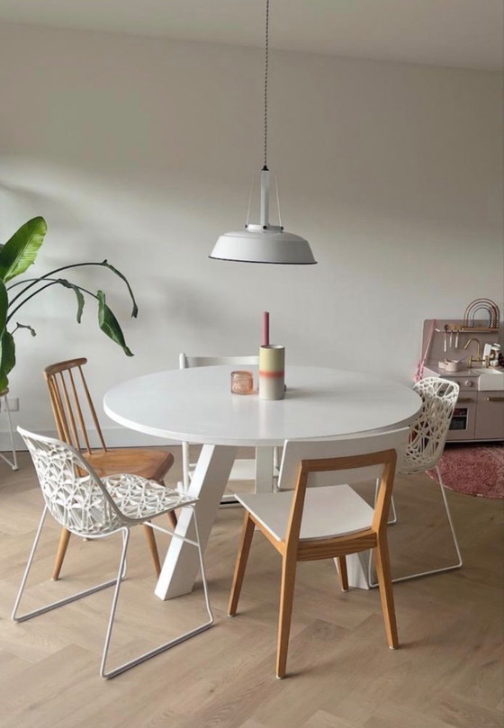 Image 1 of 2 plastic dining table chairs - Crassevig - Loods 5