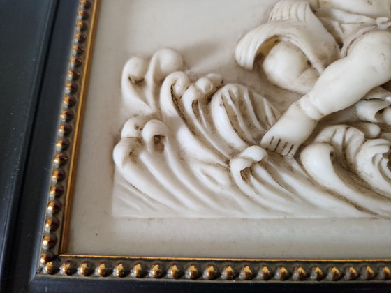 Image 1 of Relieve mural de alabastro (putti) con marco de exhibición de lujo Larson-Juhl