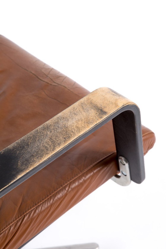 Image 1 of 4 Finse Yrjö Kukkapuro draaibare stoelen leer