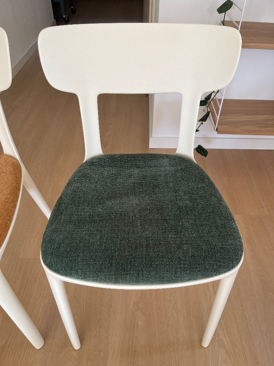 Image 1 of 4x Infiniti Canova chairs (RAL9001, green/orange)