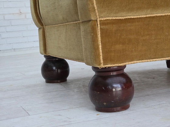 Image 1 of Poltrona relax danese, anni '60, rivestimento in velluto verde chiaro, gambe in legno di quercia.