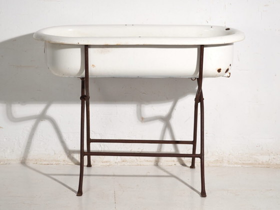 Antique bathtub in enamelled iron – Central Europe, circa 1950 #9 – Decorative Objects, Industrieel (photo 36 of 40)