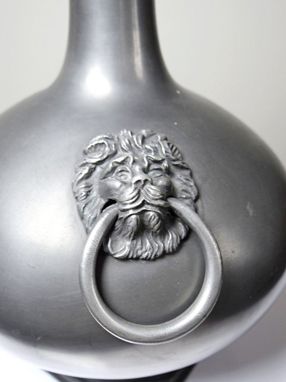 Image 1 of Decoratieve fles, tin, Italië, Peltro, versierd met een leeuwenkop, jaren 1960-1980
