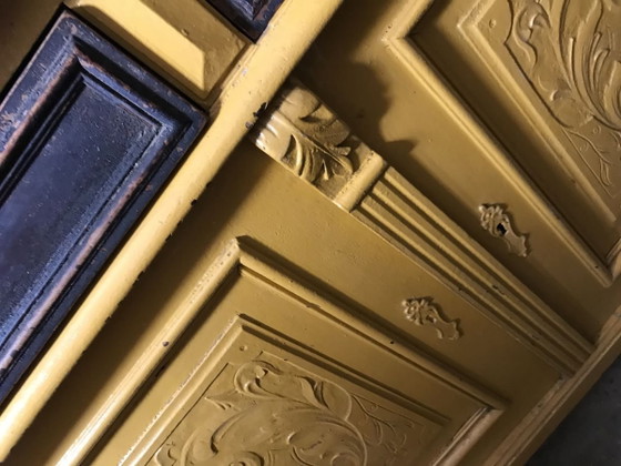 Armoire ancienne de style allemand peinte en ocre – Vaisseliers (photo 2 of 9)