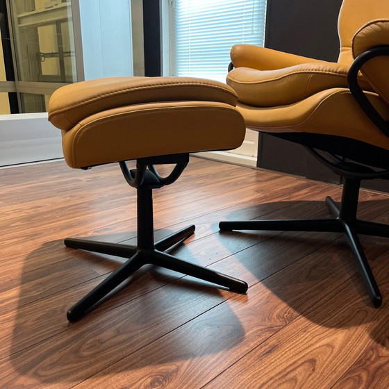 Image 1 of Sillón reclinable Stressless Rome con reposapiés