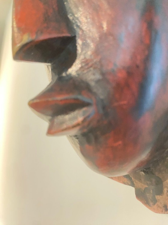 Image 1 of West-Afrikaans houten masker met vogelbekroning – handgesneden, 20e eeuw