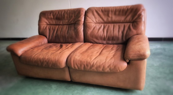 Image 1 of De Sede vintage lederen sofa (2-zit) én fauteuil (1-zit) Model DS66 cognac ontworpen door Carl Larsson